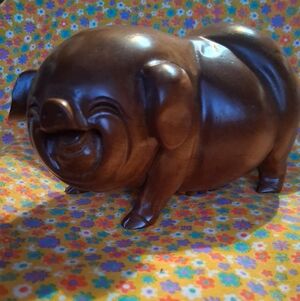 VINTAGE ADORABLE SOLID WOOD MOTHER CHINESE PIG FIGURINE.